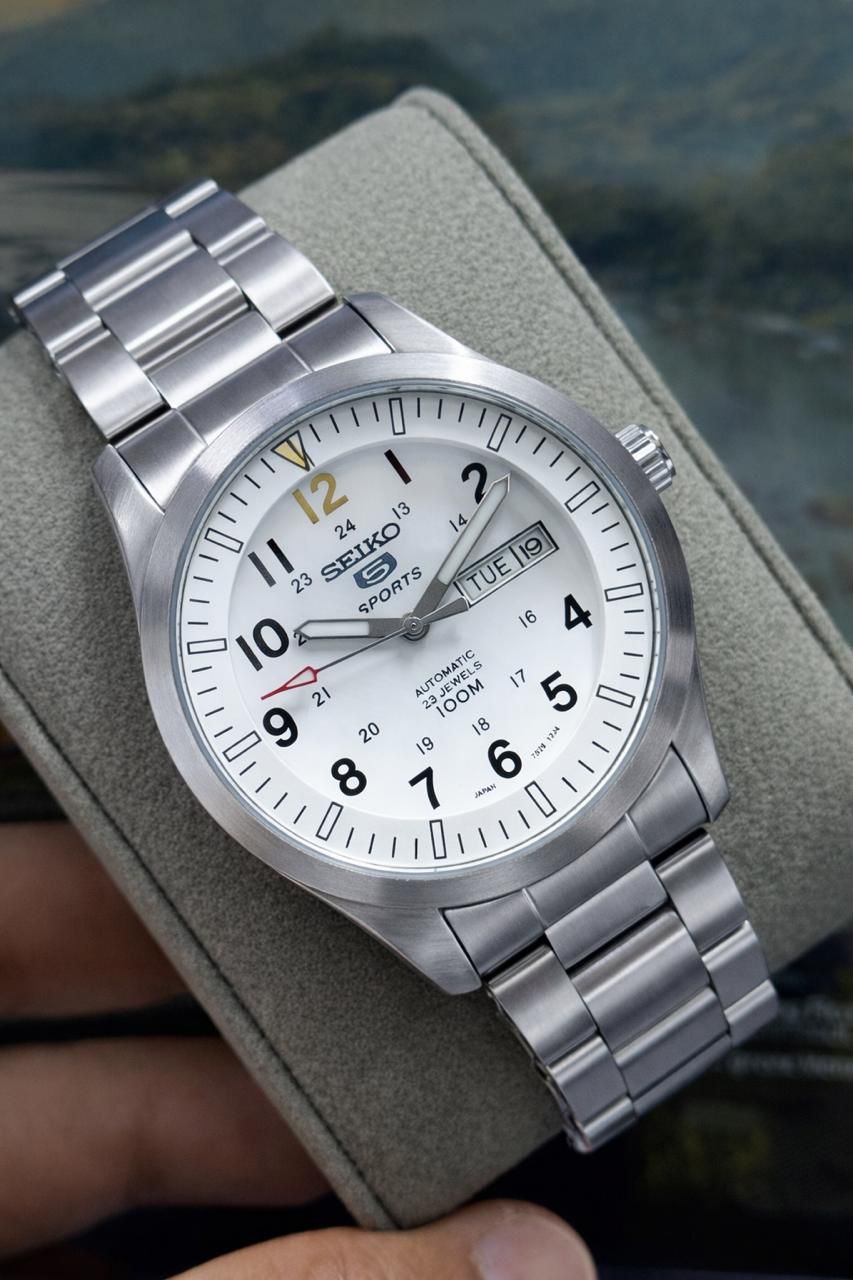 SEIKO 5 SPORTS AUTOMATIC WATCH - Image 4